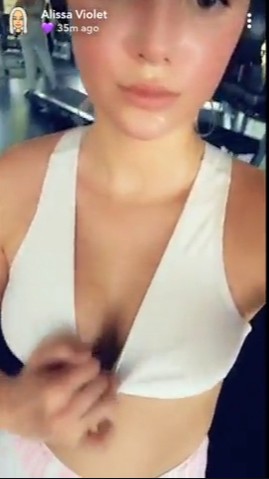Alissa Violet gymer show her tits