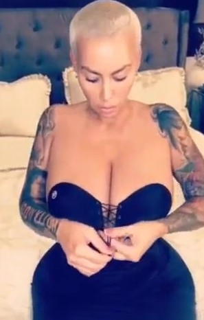 Amber Rose Show very sexy body