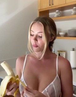 Daisy Keech banana onlyfans video