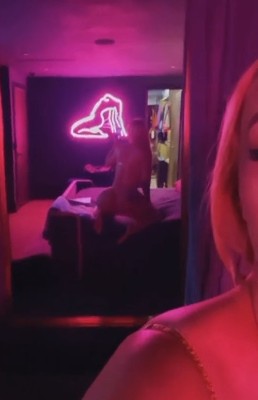 Iggy Azalea mirror bare ass video