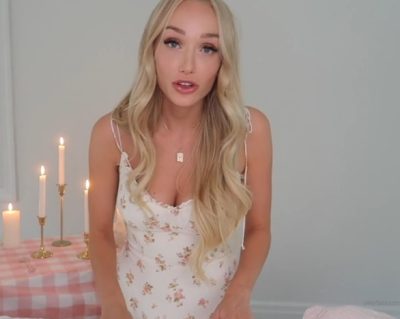 Gwen Gwiz ASMR Massage Video